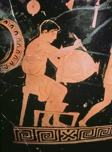 علية فوهة جرس الشكل الأحمر ، تفاصيل تظهر الخزاف الذي يرسم فوهة جرس ، c 430-425 قبل الميلاد (السيراميك) (التفاصيل من 100556) بواسطة رسام كوماريس